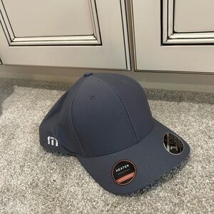 Travis Matthew’s Dark Grey Flexfit golf hat